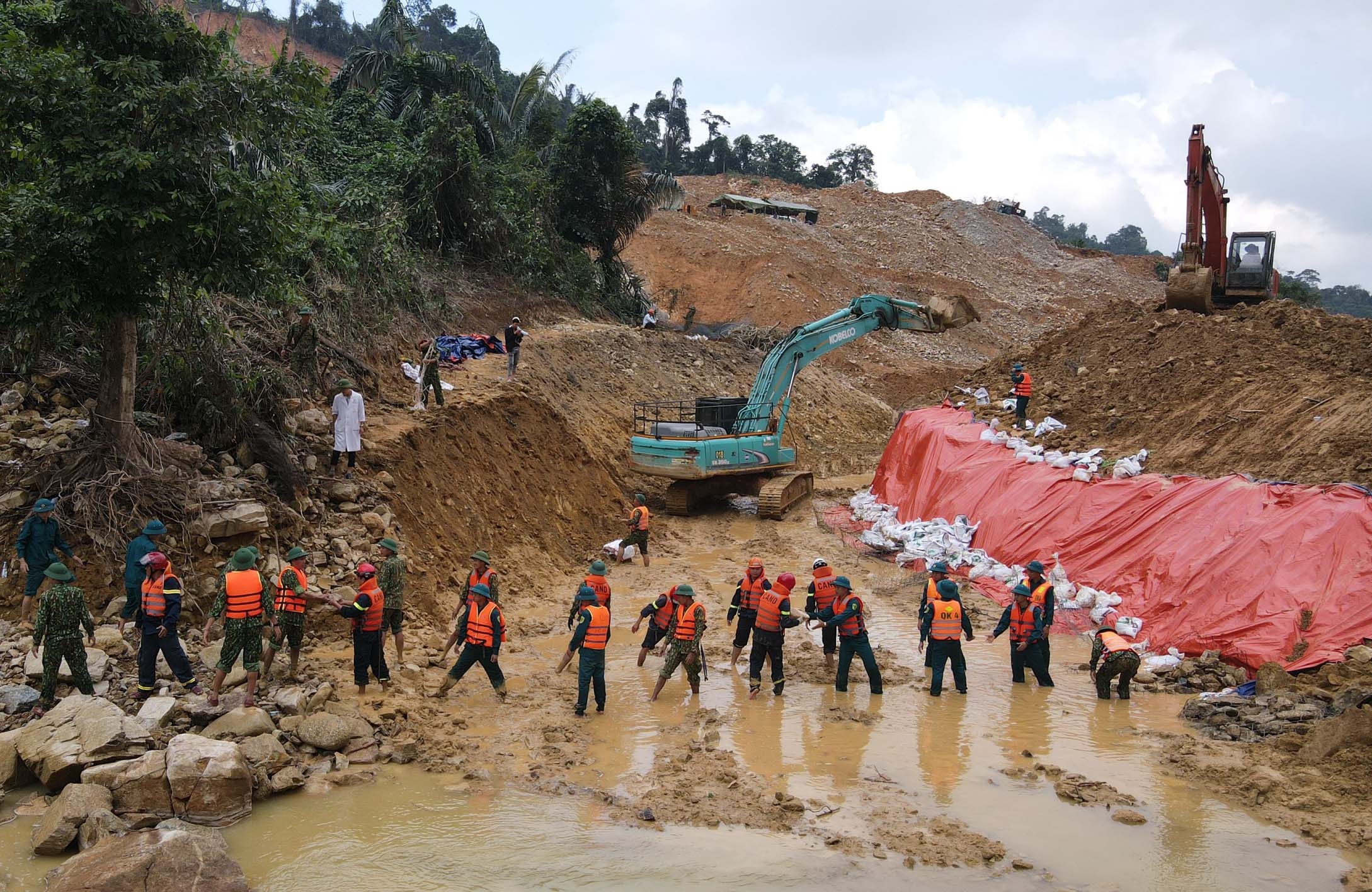 Vat dung cua nan nhan anh 1
