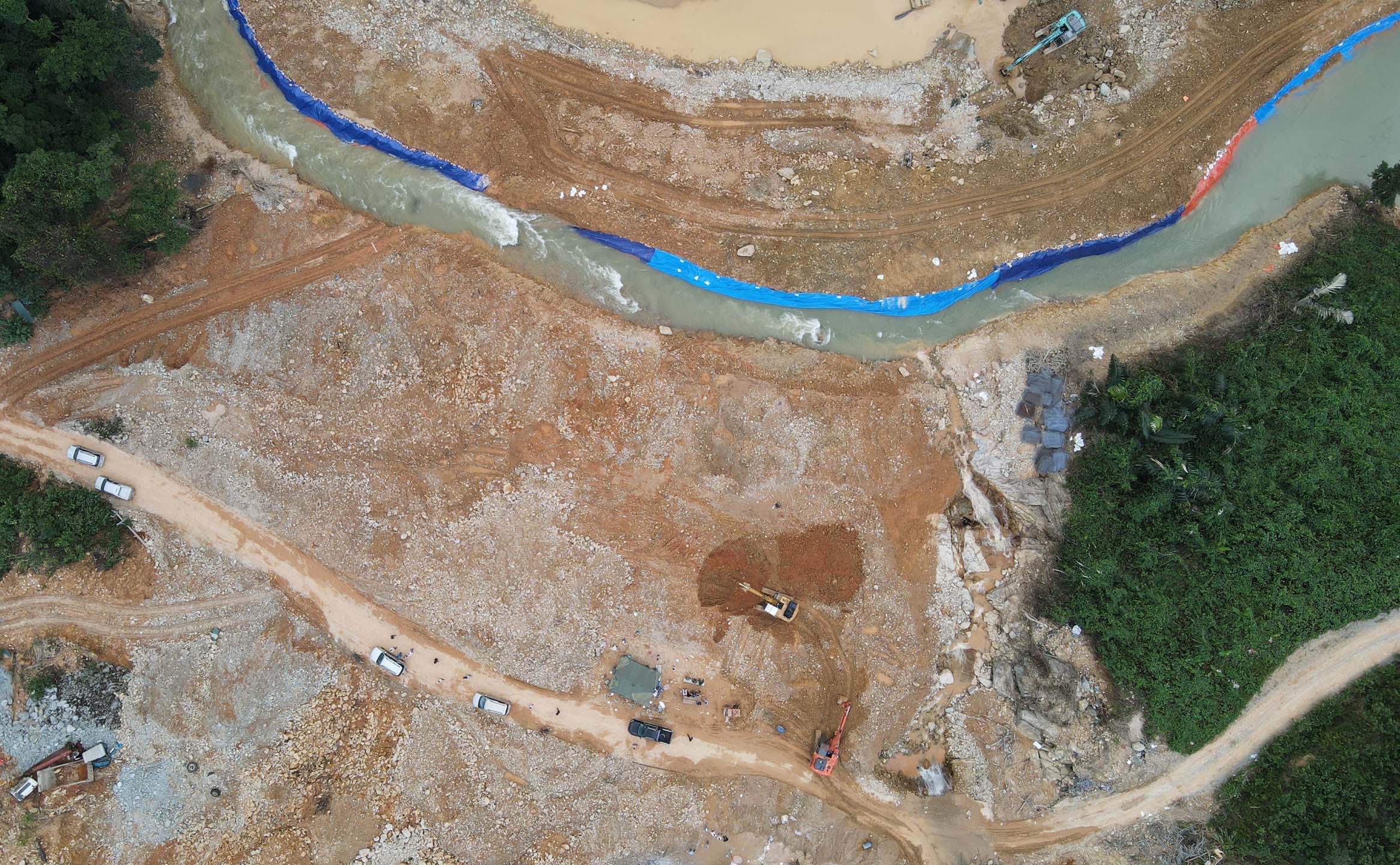 Can canh long song Rao Trang, noi vua tim thay mot thi the cong nhan hinh anh