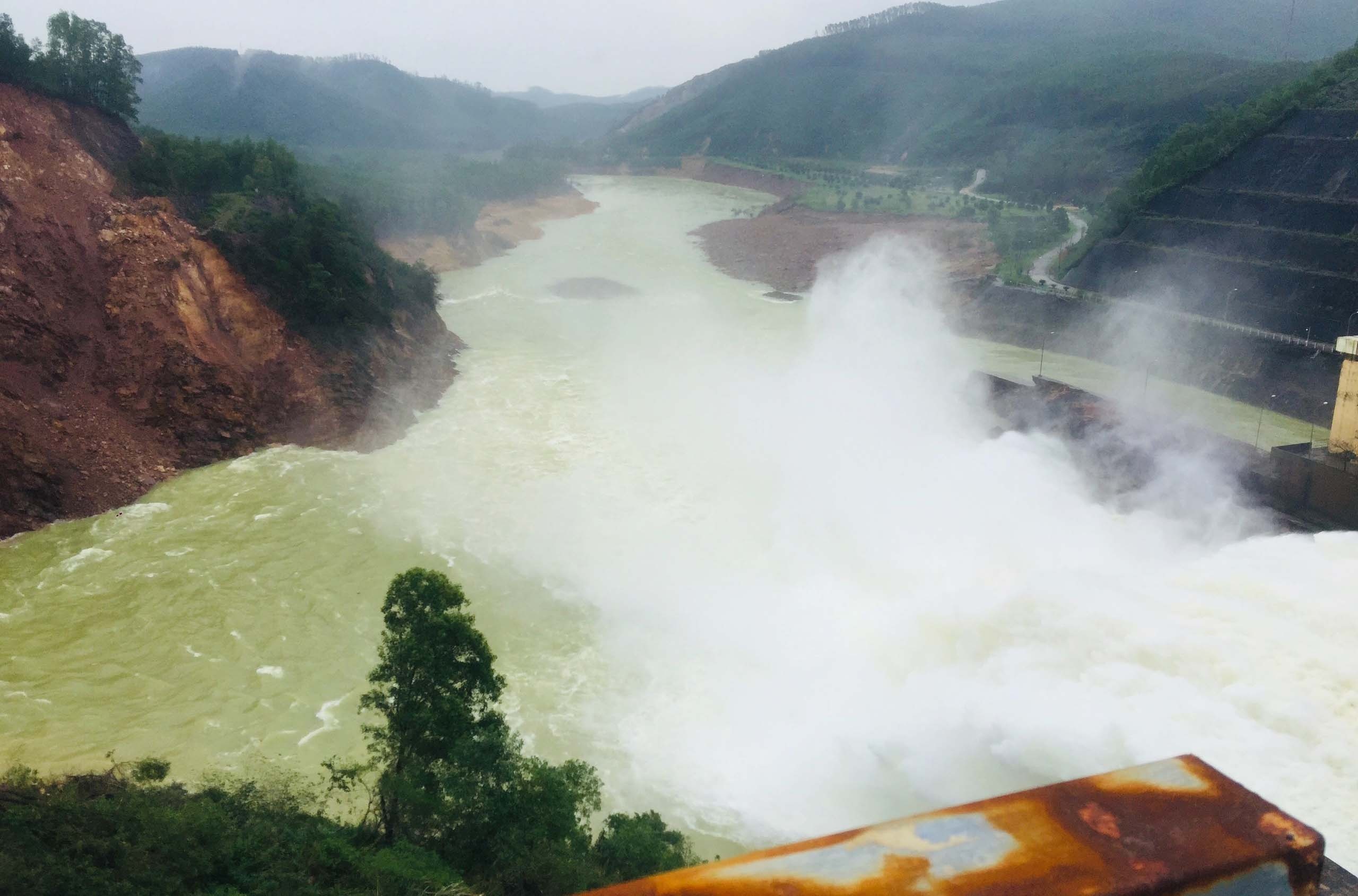 Sat lo canh thuy dien anh 1