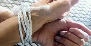 Tu troi chan tay roi bao bi cuop 117 trieu dong hinh anh