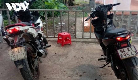 Cong an va 'hiep si' truy duoi 60 km bat hai nghi pham hinh anh