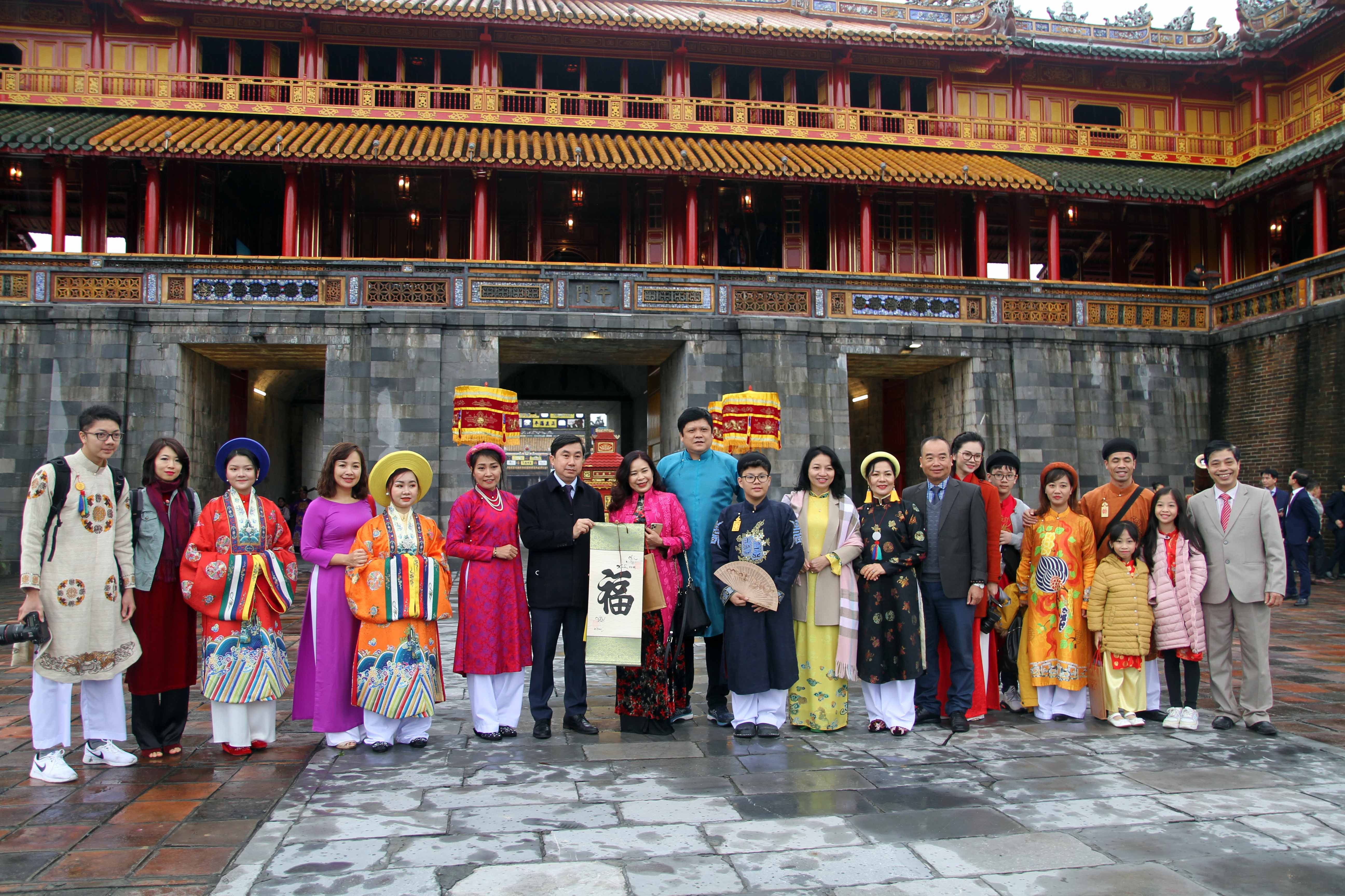 Phat lich dau nam moi anh 7