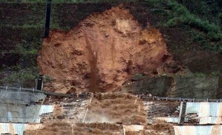 Nut duong ong o thuy dien A Luoi do rung chan dong dat? hinh anh