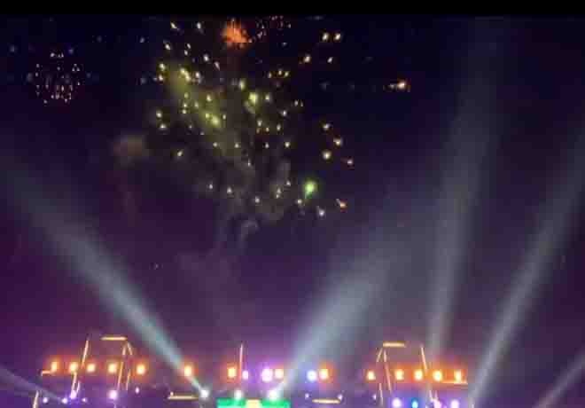 Ban phao hoa trai phep anh 1