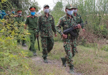 Bat 4 nguoi vuot bien trai phep tu Lao ve Viet Nam hinh anh