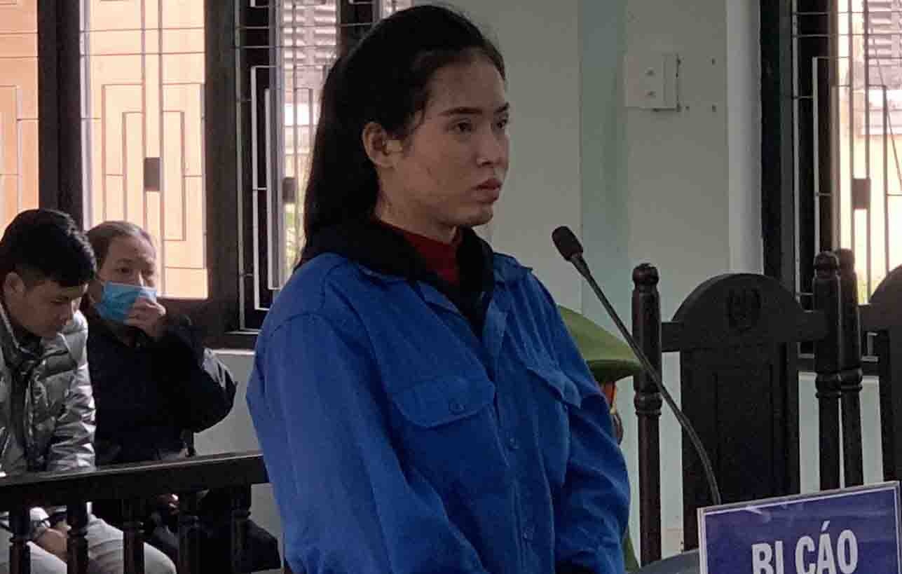 Co gai linh 19 nam tu vi mang ma tuy theo nguoi hinh anh