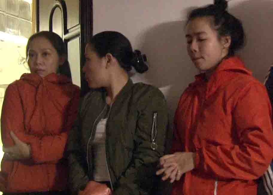 4 nguoi phe ma tuy trong khach san hinh anh