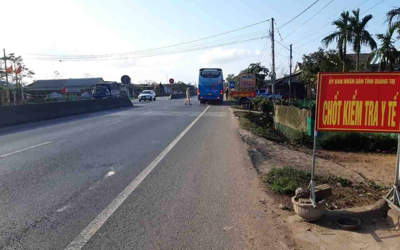 Ôtô vượt chốt kiểm dịch ảnh 1 Oto vuot chot kiem dich anh 1