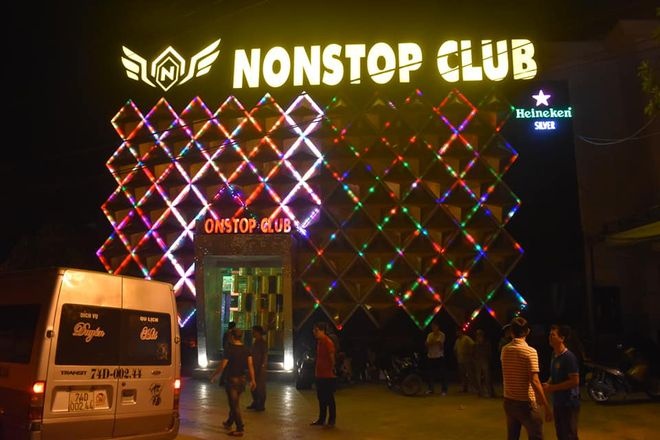 51 nguoi duong tinh voi ma tuy trong bar Nonstop hinh anh