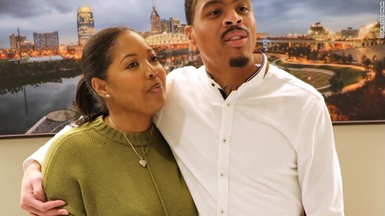 Lanh 2 an chung than anh 2