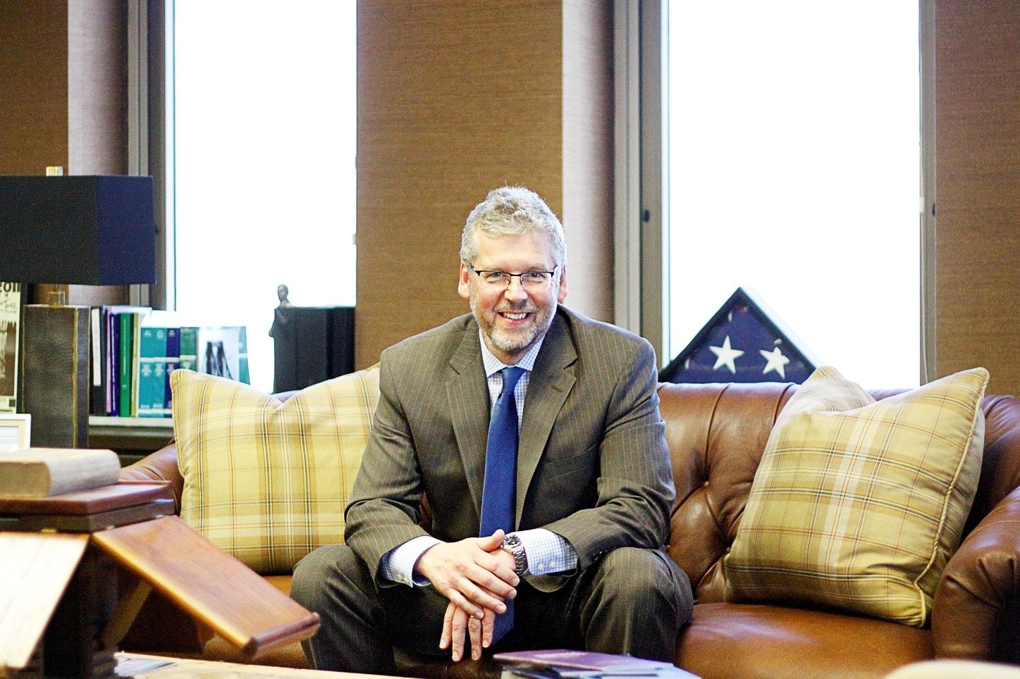 Lanh 2 an chung than anh 1