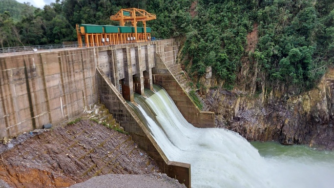 Thuy dien tich nuoc trai phep anh 1