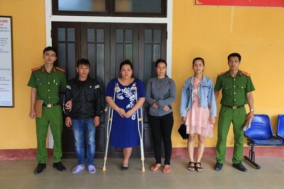 Hành hung cô gái lõa thể ảnh 1 Hanh hung co gai loa the anh 1