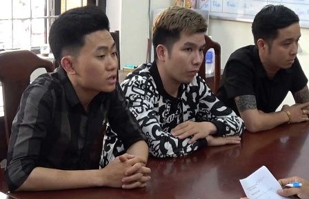 Khoi to nhom bat giu nguoi de doi tien co bac hinh anh