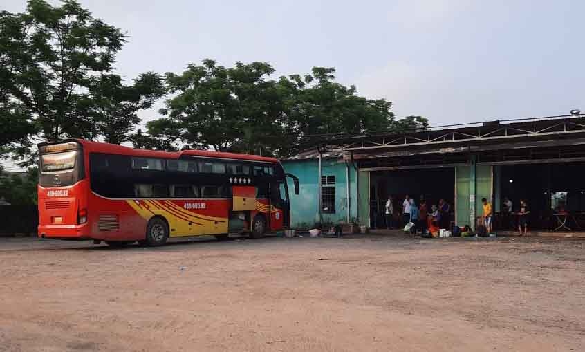 Nguoi dan ong tu vong tren xe khach hinh anh