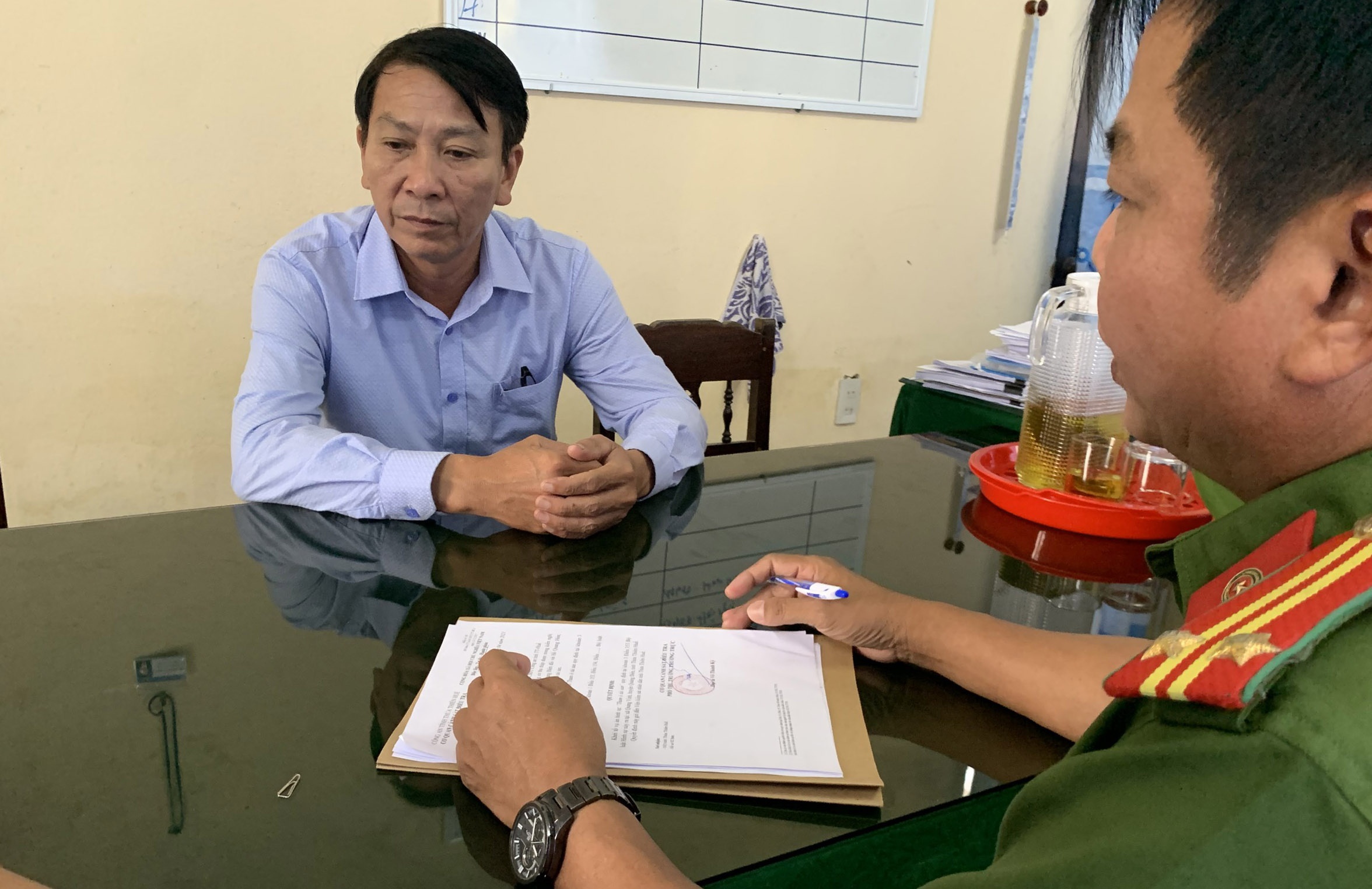 Chu tich xa tham o anh 1