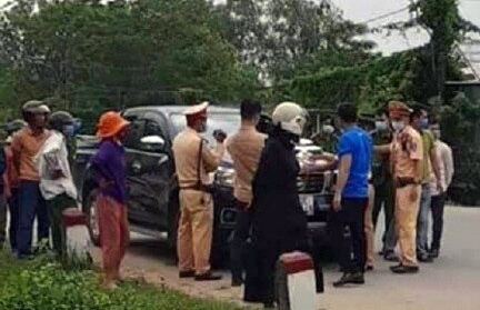 Tai xe co thu trong xe bi phat 41 trieu hinh anh