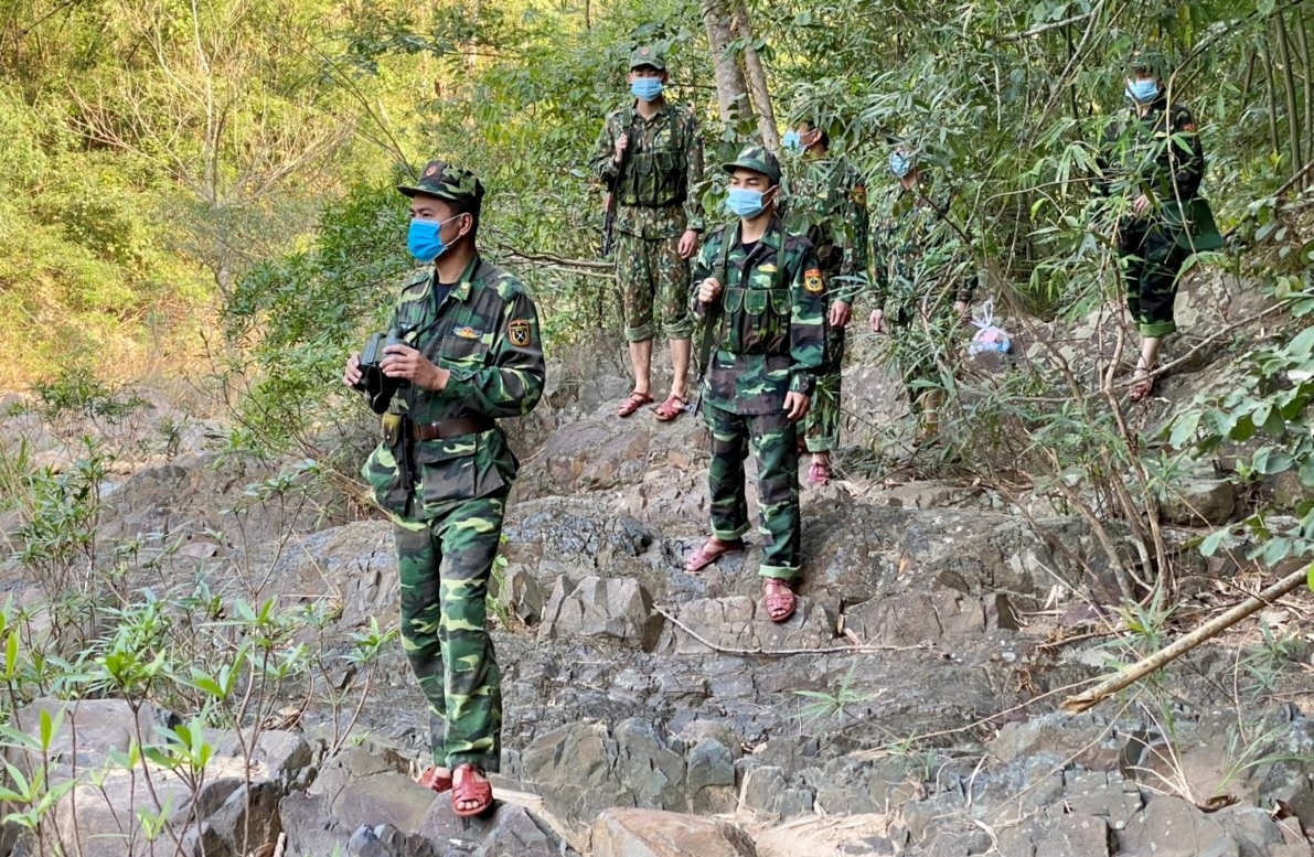 Cach ly 11 nguoi anh 1