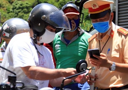 Thua Thien - Hue gian cach xa hoi 4 dia phuong hinh anh