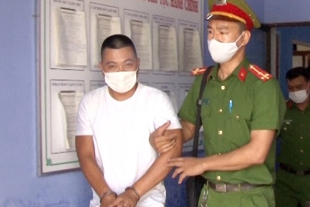 Tai xe chiem doat hon 300 trieu tien giao hang hinh anh