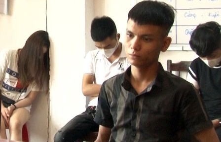 Bat qua tang 5 nam, nu dung ma tuy trong khach san hinh anh