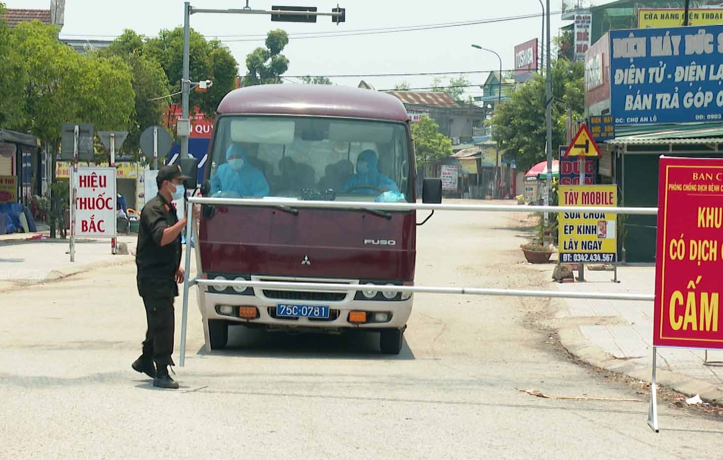 Len vao khu phong toa anh 1