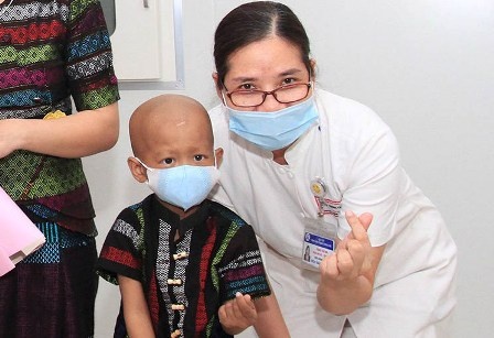 Ghep tuy thanh cong cho benh nhi bi u nguyen than kinh hinh anh