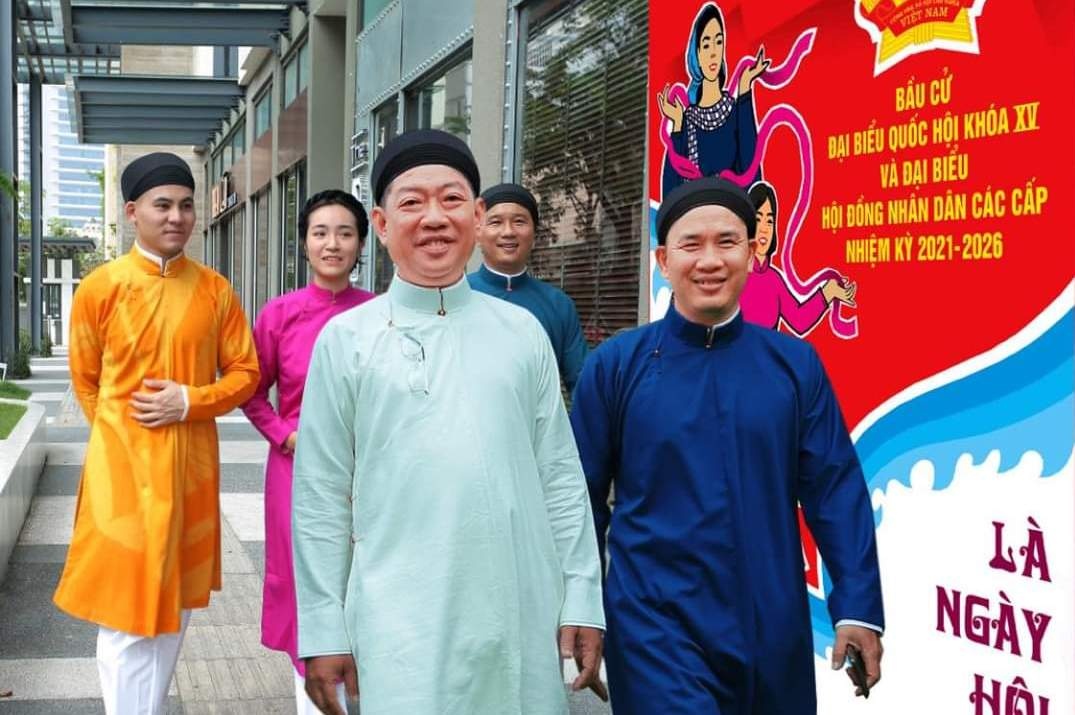 Thua Thien - Hue van dong can bo nganh van hoa mac ao dai di bau cu hinh anh