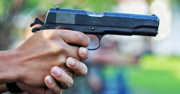 Mau thuan trong luc nhau, nguoi dan ong bi ban tu vong hinh anh