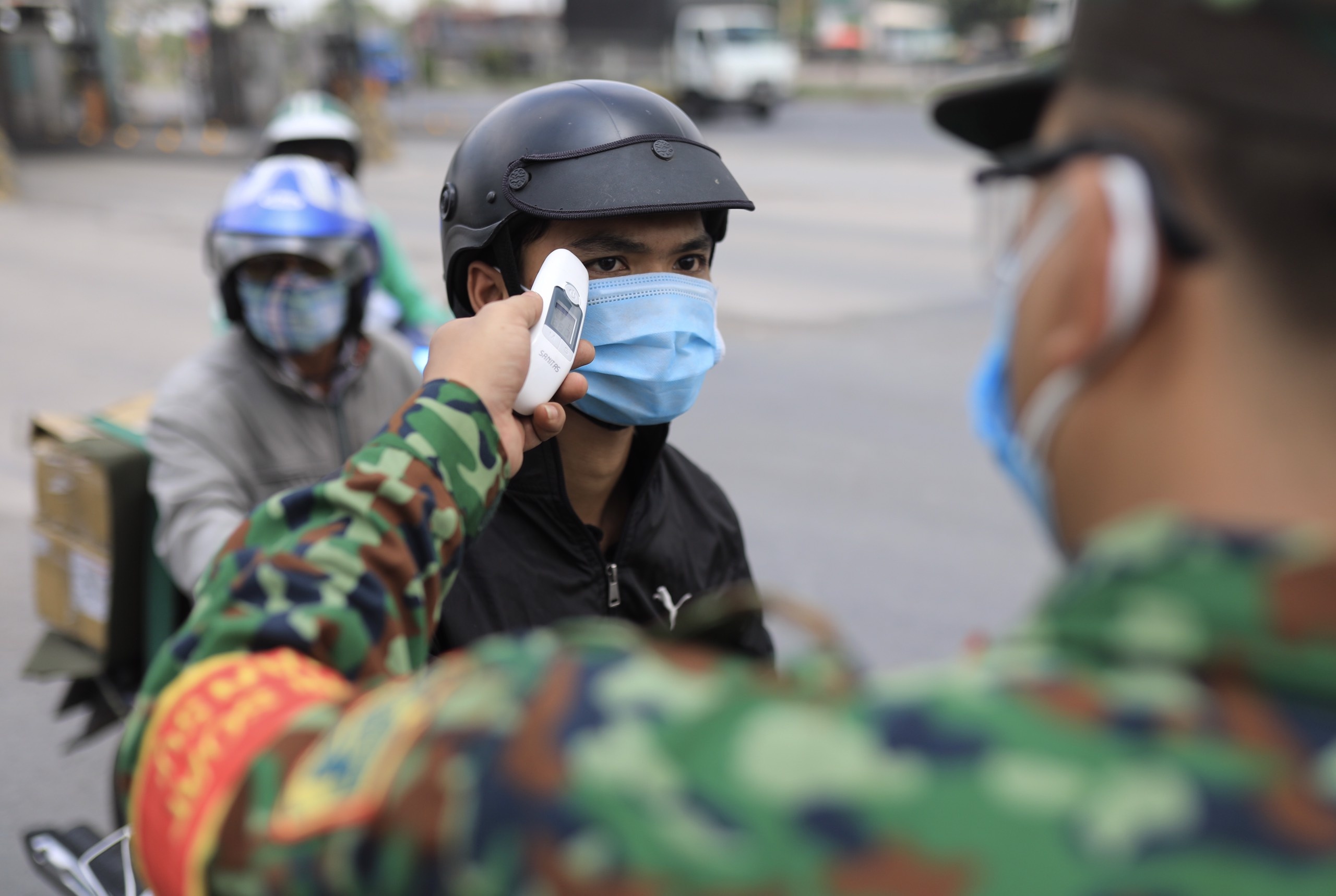 Noi long kiem soat nguoi den tu cac tinh 4 tuan khong co ca mac moi hinh anh