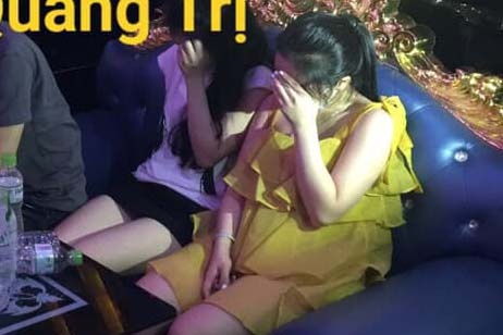 29 hoc sinh, sinh vien phe ma tuy trong quan karaoke hinh anh