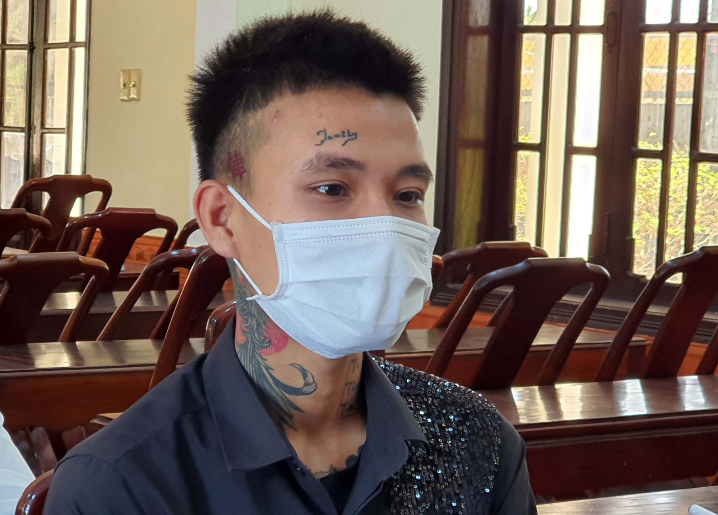 Danh nguoi tai ban nhau anh 1