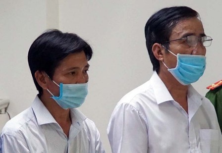 Tam giam 3 can bo ke khong hon 350 ngoi mo gia hinh anh