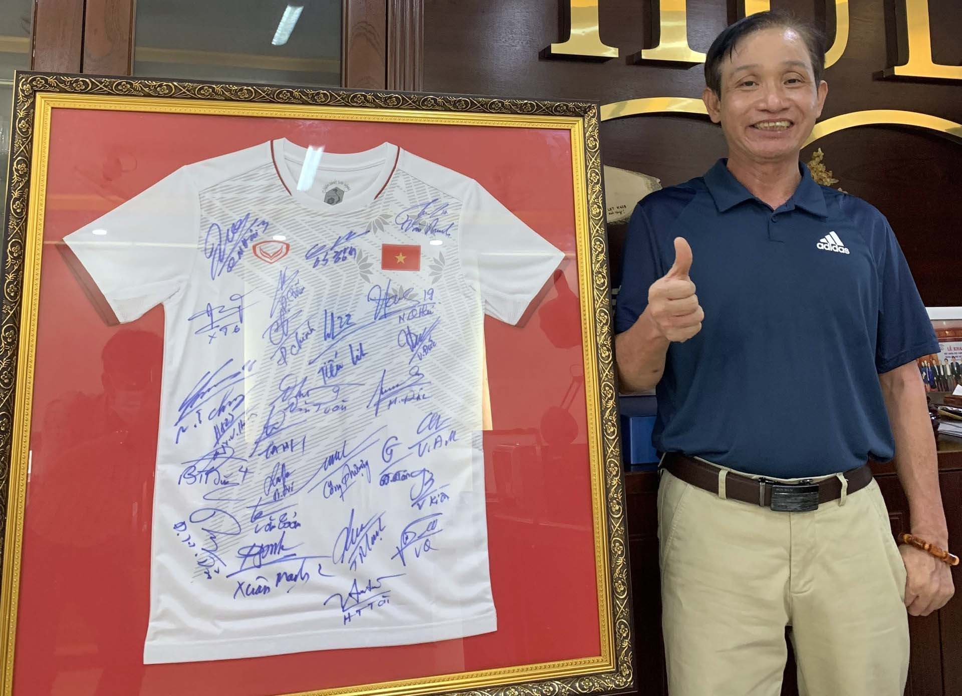 Đấu giá áo đấu ảnh 1 Dau gia ao dau anh 1
