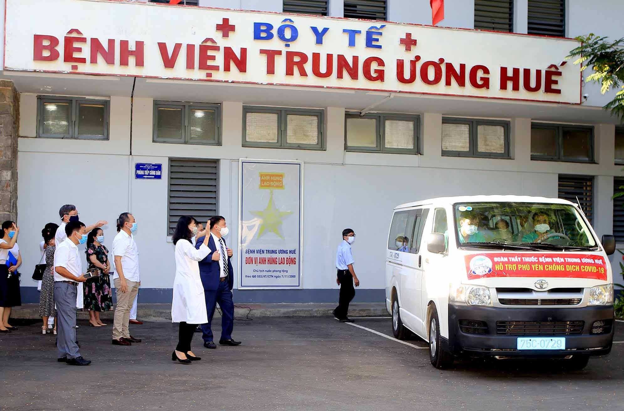 Đoàn bác sĩ tình nguyện ảnh 1 Doan bac si tinh nguyen anh 1