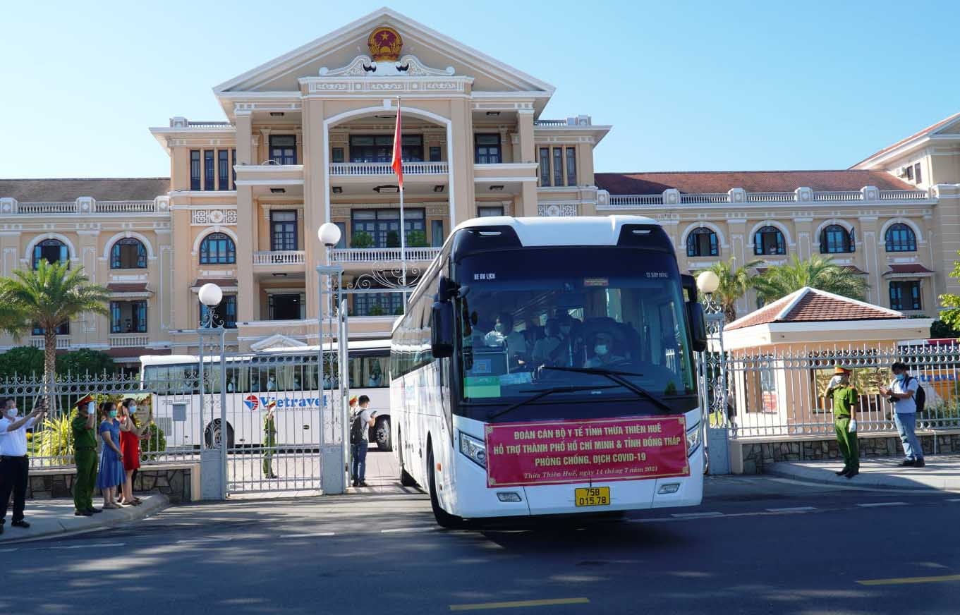 127 can bo y te vao TP.HCM anh 1