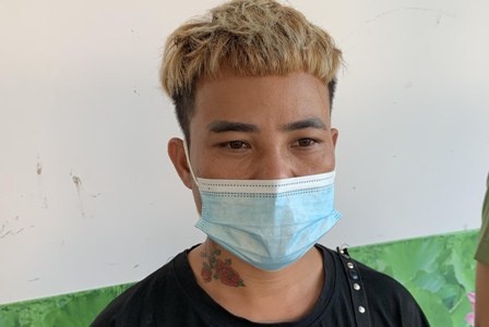 Khoi to nam thanh nien dua nguoi xuat canh trai phep hinh anh