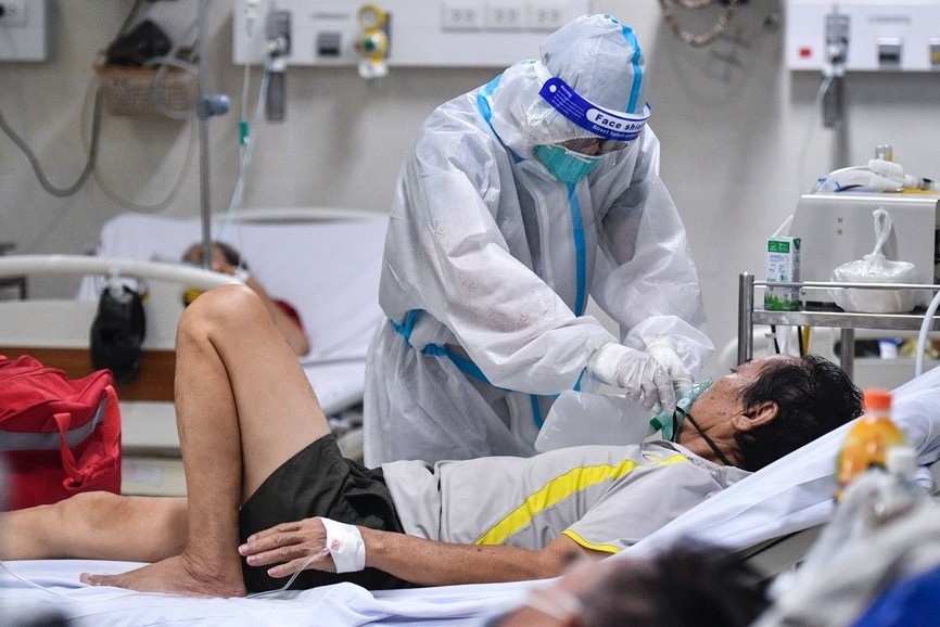 Cu nhieu chuyen gia ho tro cac tinh mien Tay chong dich hinh anh