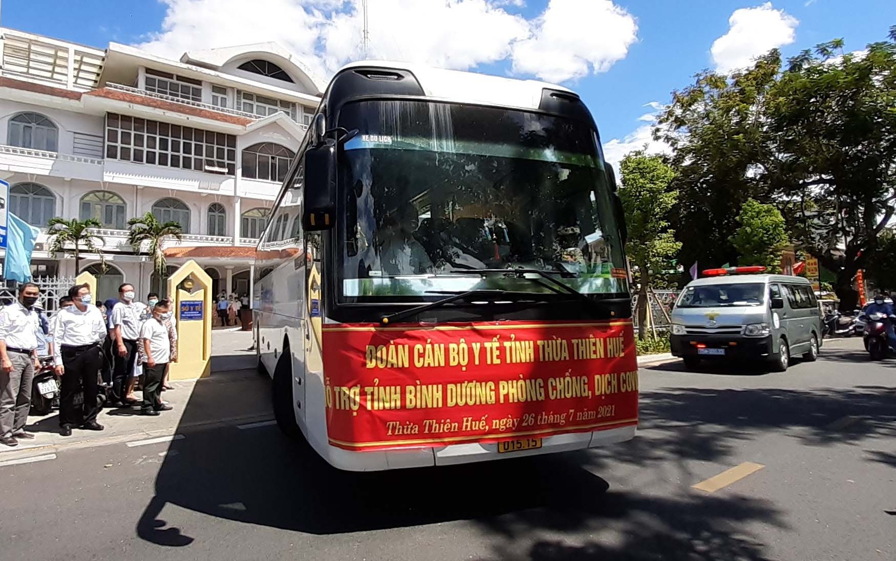 Đoàn bác sĩ tình nguyện ảnh 1 Doan bac si tinh nguyen anh 1