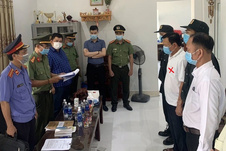 Bat giam doc san bay anh 1