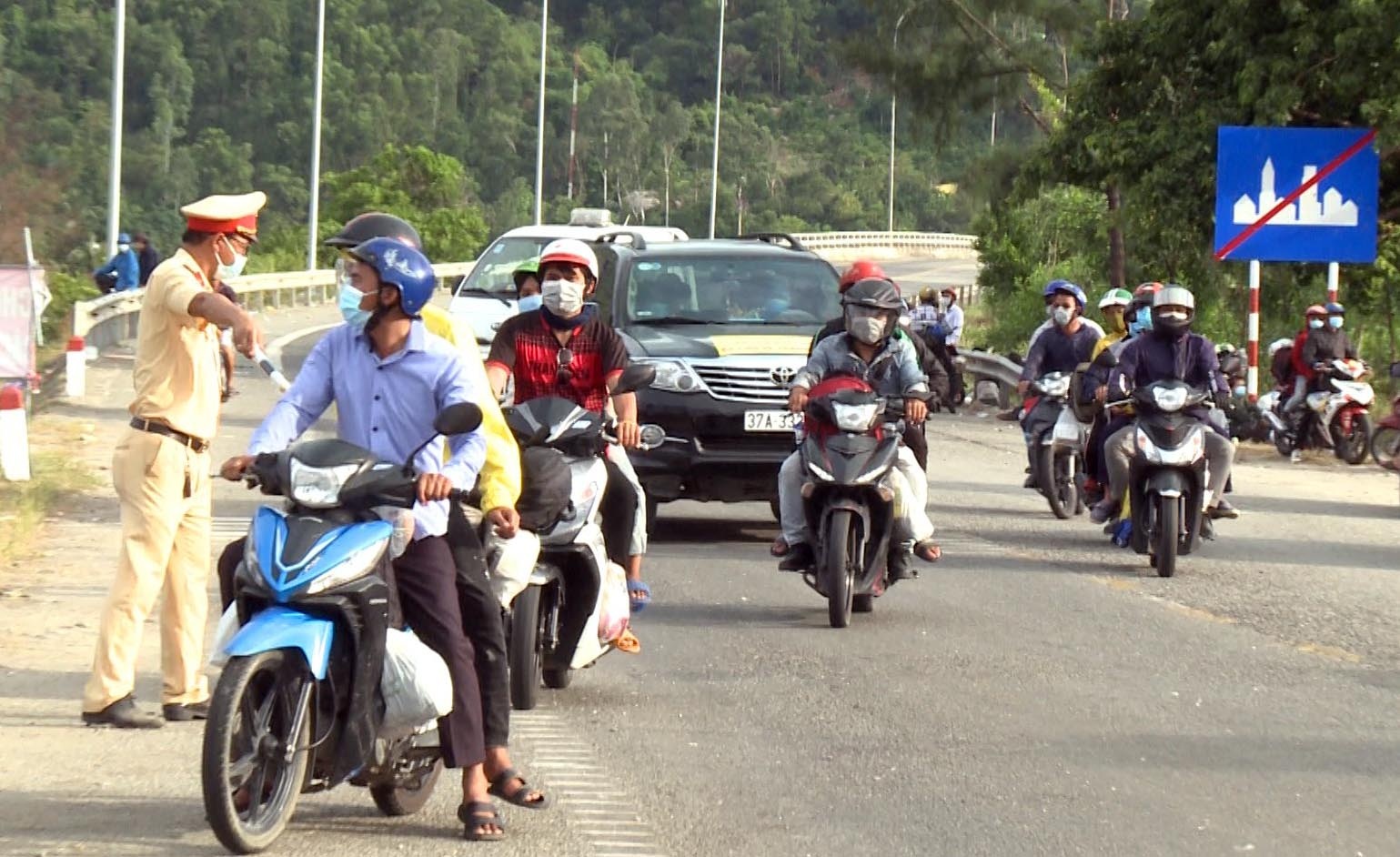 Ho tro 67 ty dong anh 1