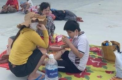 Dua 23 nguoi mac ket o tram trung chuyen ham Hai Van di cach ly hinh anh