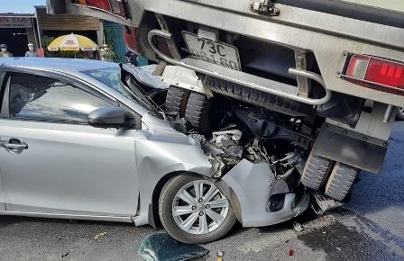 Oto con bi de bep sau vu tai nan lien hoan hinh anh