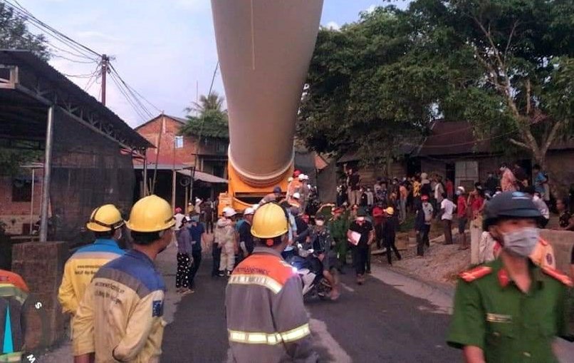 Tấn công 5 cảnh sát ảnh 1 Tan cong 5 canh sat anh 1