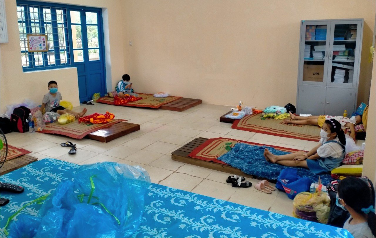 Hoc sinh mac Covid-19 anh 1