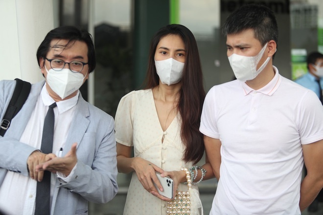 Hue phan hoi hoat dong trao tien cua Thuy Tien, Hoai Linh hinh anh