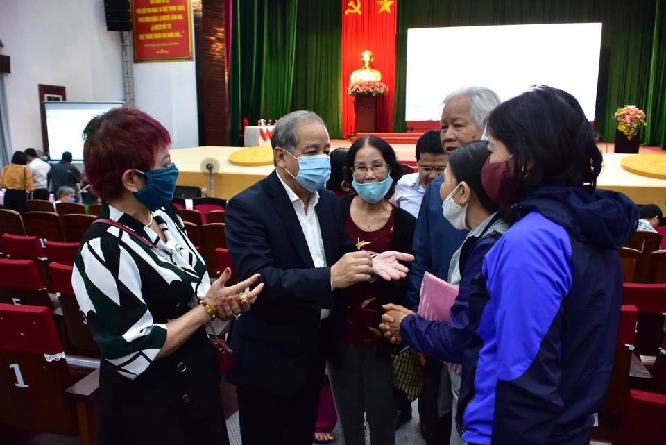 Chu tich tinh tiep cong dan anh 1