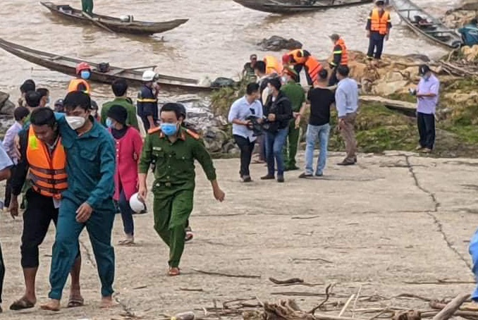 Cuu ho tau gap nan anh 2