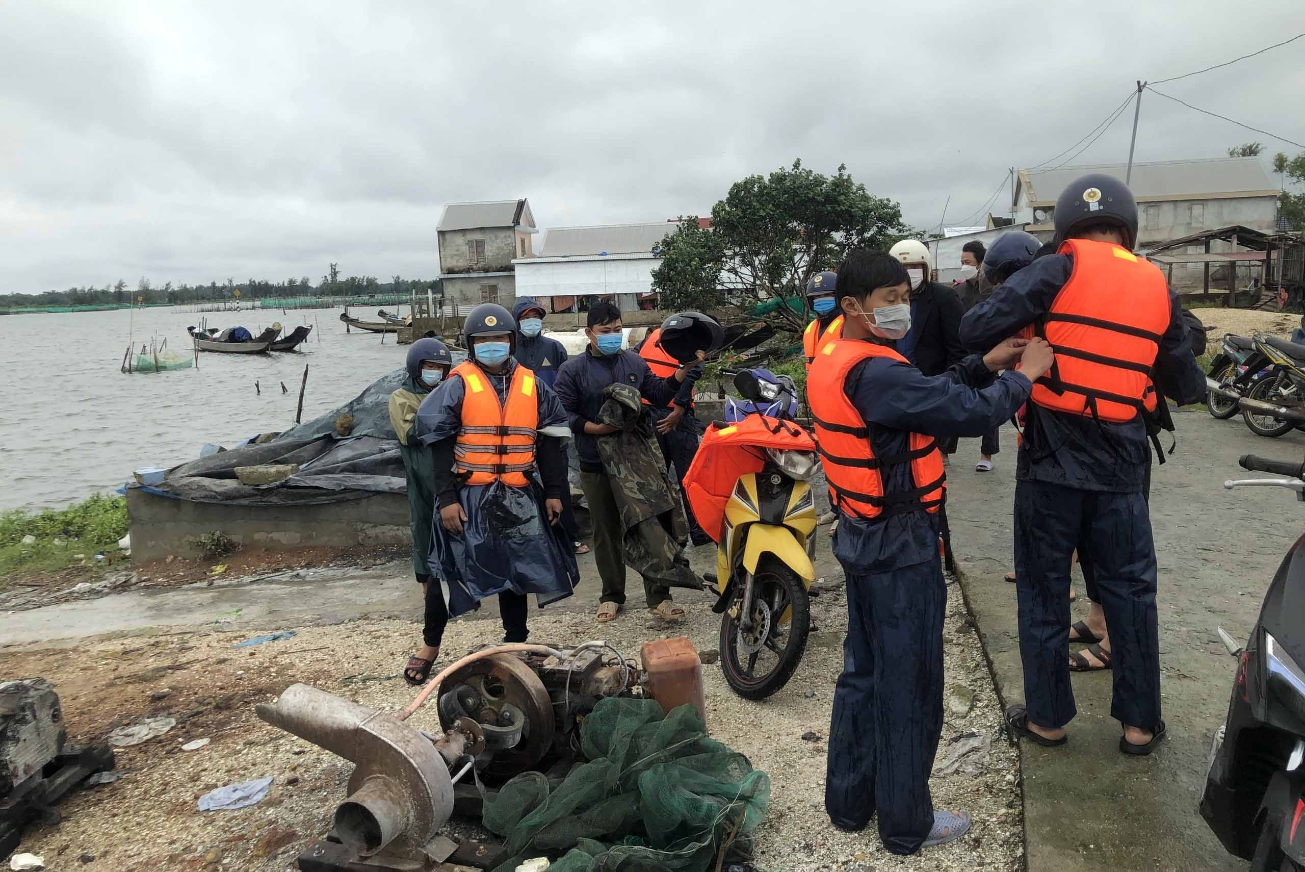 Lat ghe o pha Cau Hai anh 1