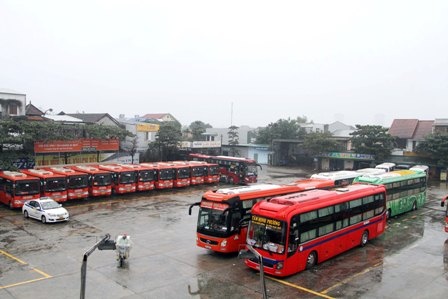 Ben vang khach, nha xe dong cua tranh thua lo hinh anh